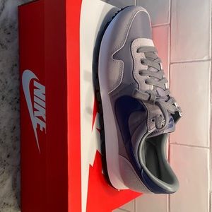 Nike Pegasus 83 size 11 men and 12.5 women